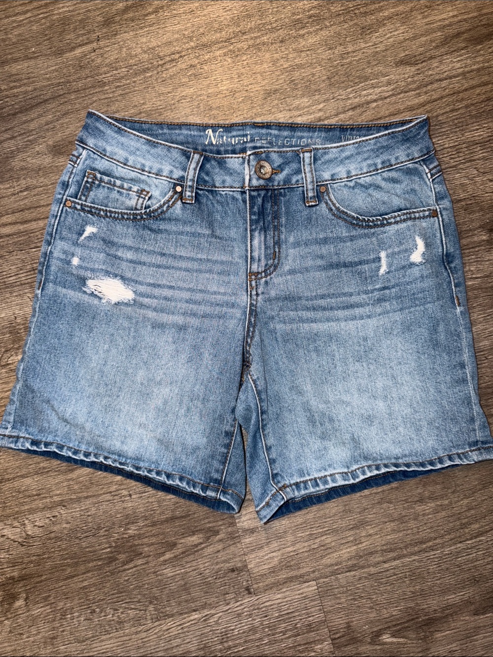 Natural Reflections Size 6 Distressed Denim Bermuda Shorts Stretch Mid Rise